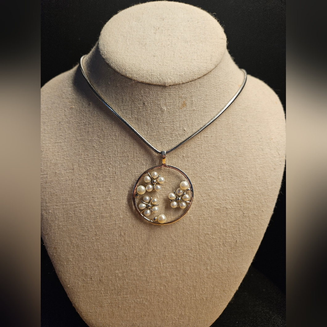 Pearl And Sterling Silver Necklace And Pendant. Vintage Beautiful Piece.